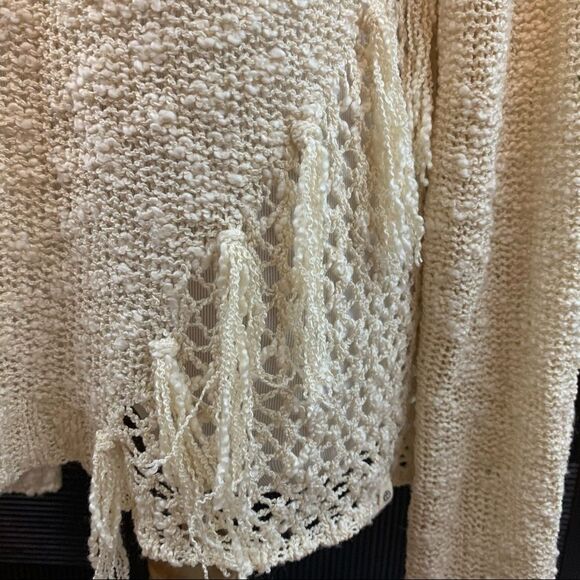 Rip Curl lightweight tan crochet & fringe sweater - Picture 5 of 9